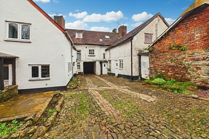 2 Bedroom Cottage For Sale In High Street, Crediton, EX17