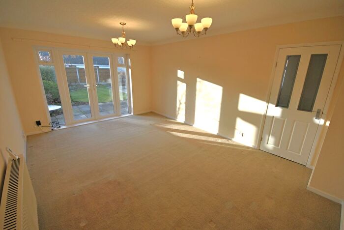 2 Bedroom Semi-Detached Bungalow For Sale In Sturton Close, Bessacarr, Doncaster, DN4