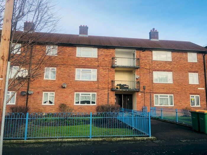 2 Bedroom Flat To Rent In Watford Road, Canning Town, E16