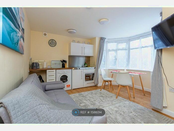 1 Bedroom Flat To Rent In Burgess Road, Southampton, SO16