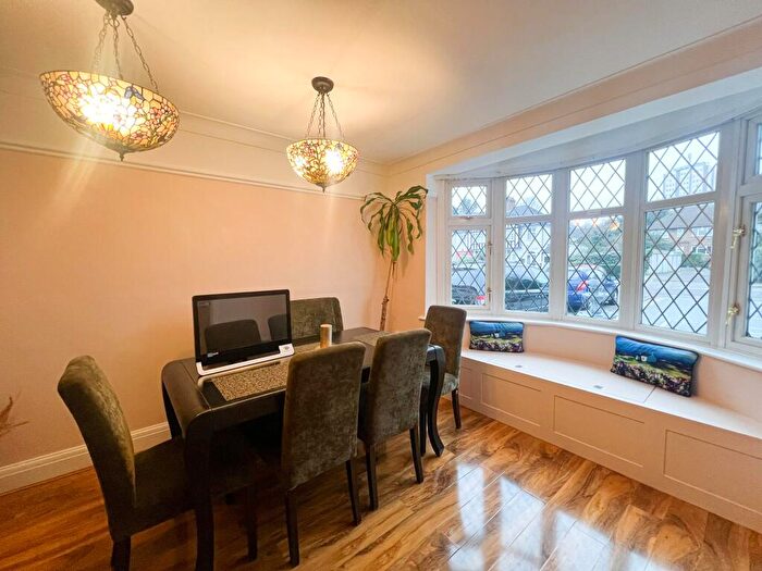 4 Bedroom Semi-Detached House To Rent In St. Barnabas Road, Woodford Green, IG8