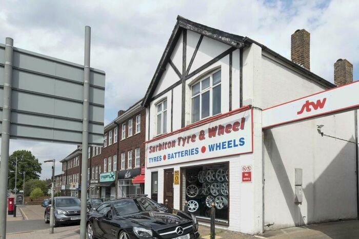 3 Bedroom Flat To Rent In Hook Road, Surbiton, KT6