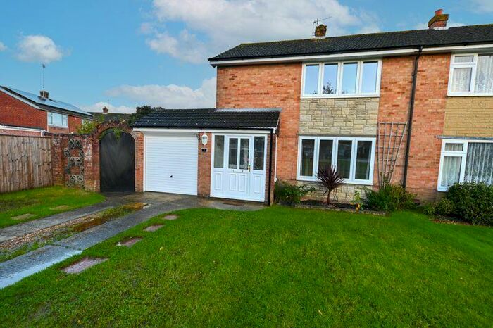 3 Bedroom Semi-Detached House To Rent In Chatburn Avenue, Waterlooville, PO8