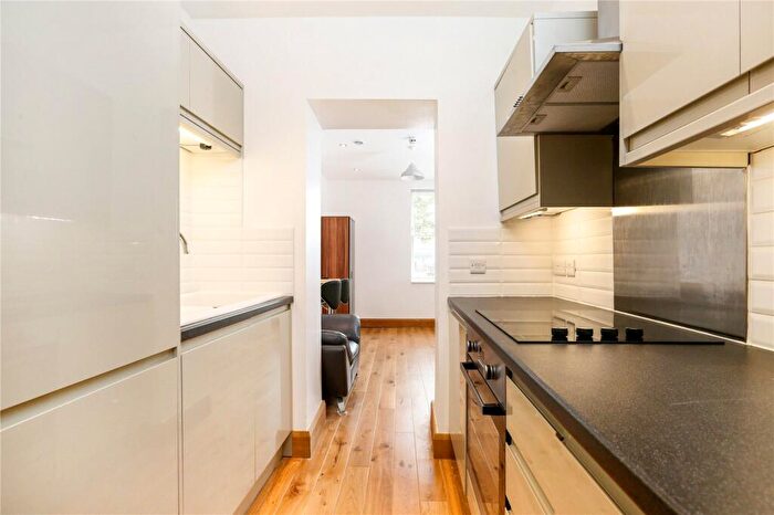 1 Bedroom Apartment To Rent In Harbourside Apartments, - Hotwell Road, Bristol, BS8