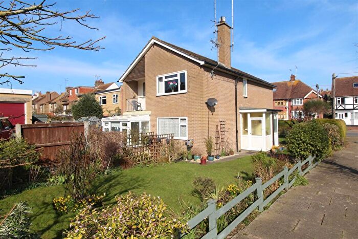 2 Bedroom Maisonette For Sale In Masons Rise, Broadstairs, CT10