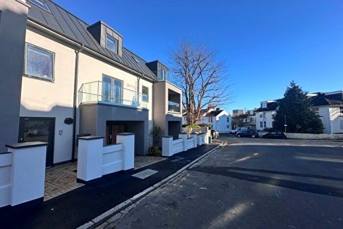 3 Bedroom Flat To Rent In York Villas, Brighton, BN1