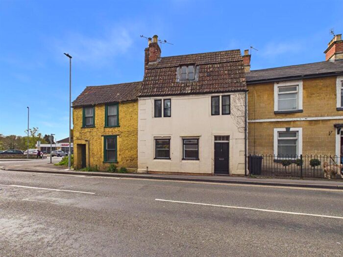 3 Bedroom Terraced House For Sale In Marshfield Road, Chippenham, SN15