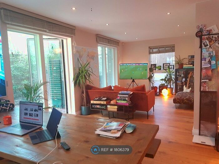 2 Bedroom Flat To Rent In Layla Court, London, N19