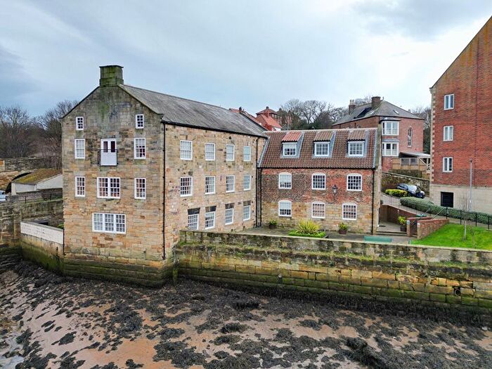 2 Bedroom Flat For Sale In The Old Sail Loft, Whitehall Landing, YO22