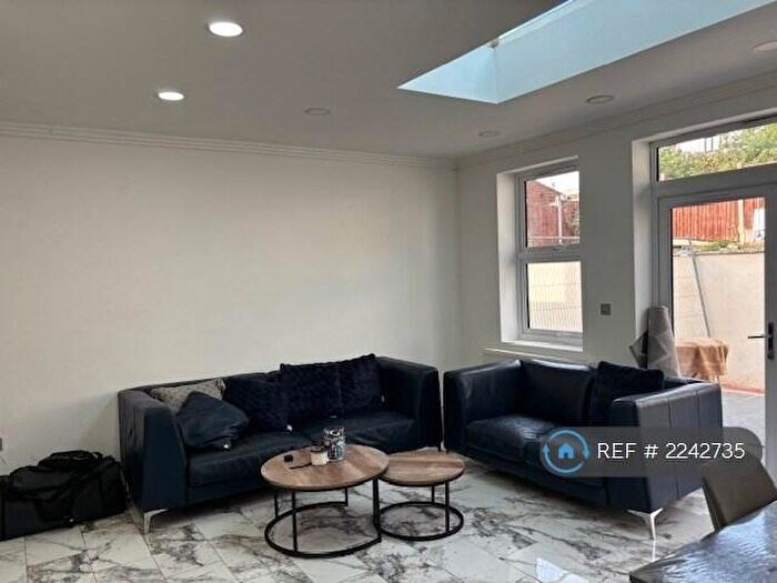 2 Bedroom Flat To Rent In Ilford, Ilford, IG1