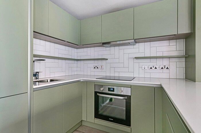 3 Bedroom Apartment To Rent In Alameda, W Olympic Way, HA9