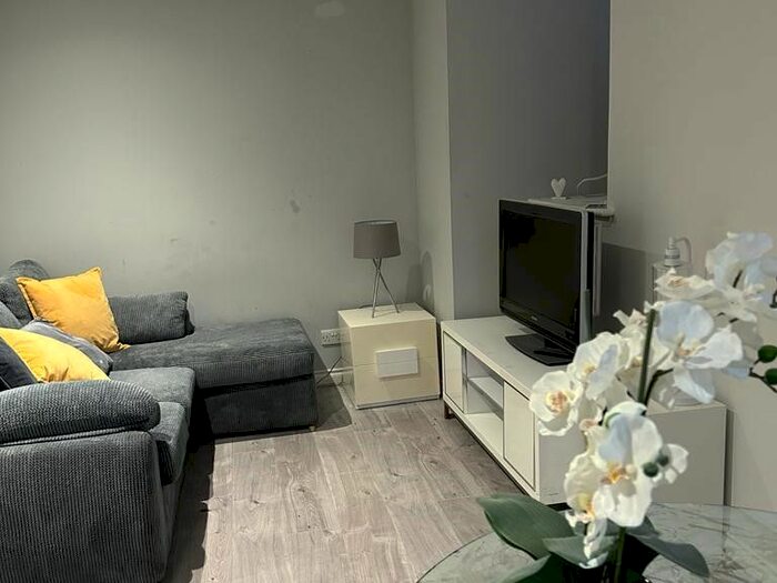 2 Bedroom Flat To Rent In Adelphi, City Centre, Aberdeen, AB11