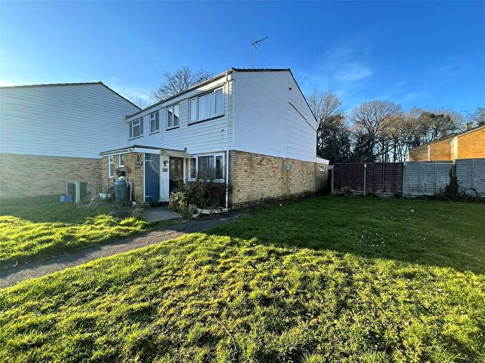 3 Bedroom End Terrace House For Sale In Pinewood Park, Farnborough, Hampshire, GU14