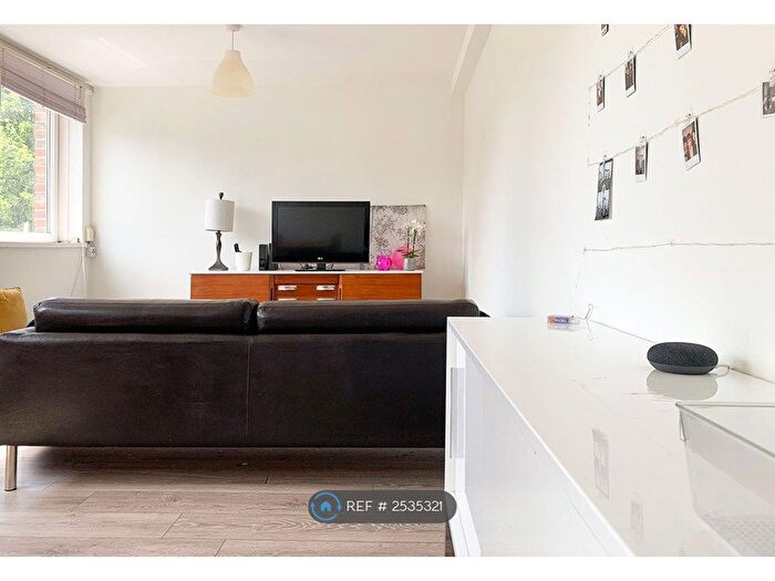 3 Bedroom Flat To Rent In Cambalt Road, London, SW15