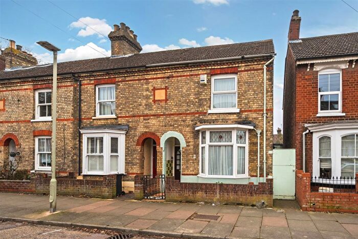 3 Bedroom End Terrace House For Sale In Bower Street, Bedford, MK40