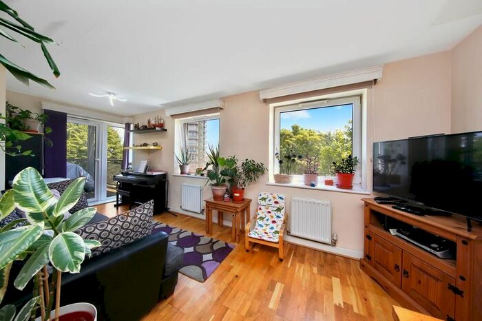 2 Bedroom Flat To Rent In Old Kent Road, London, SE15