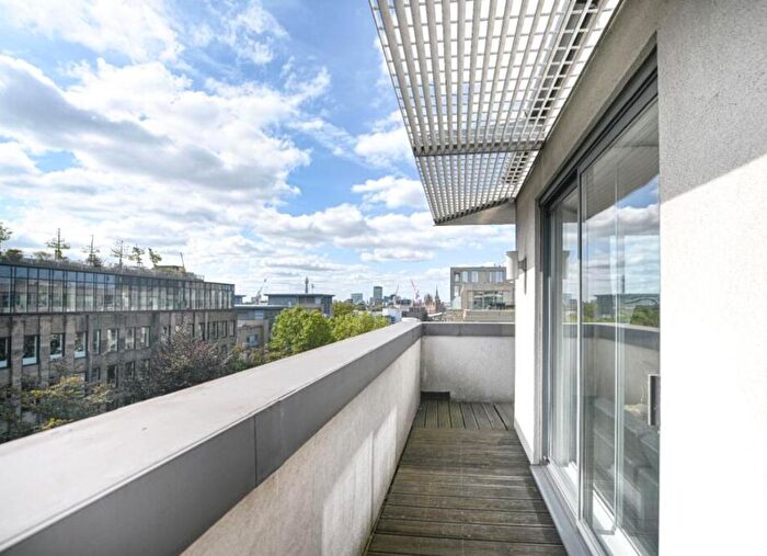 3 Bedroom Apartment To Rent In Pentonville Road, London, N1