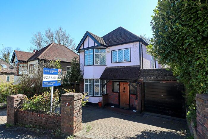 3 Bedroom Detached House For Sale In The Avenue, Coulsdon, CR5