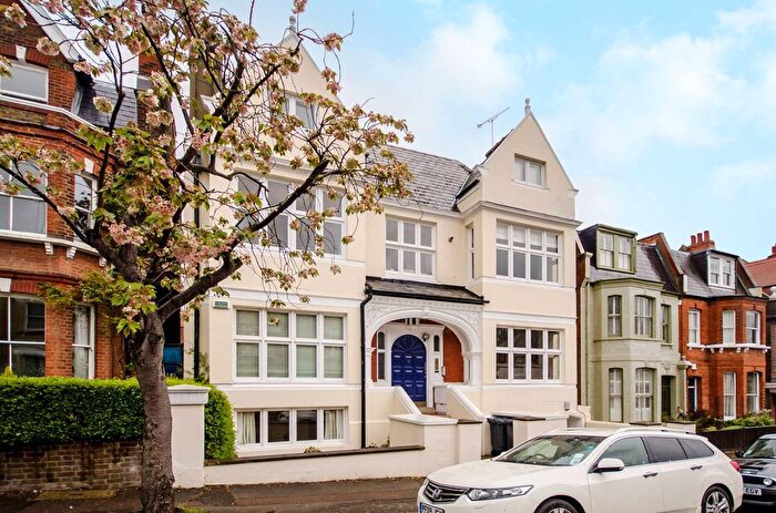 2 Bedroom Flat For Sale In Claremont Road, Highgate, London, N6