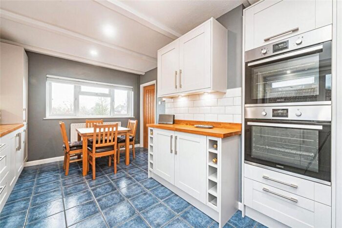 3 Bedroom Bungalow For Sale In Sheppard Road, Basingstoke, Hampshire, RG21