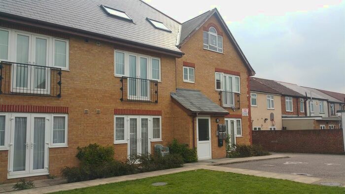 1 Bedroom Flat To Rent In Aubrey Court, Dawley Road, Hayes UB3