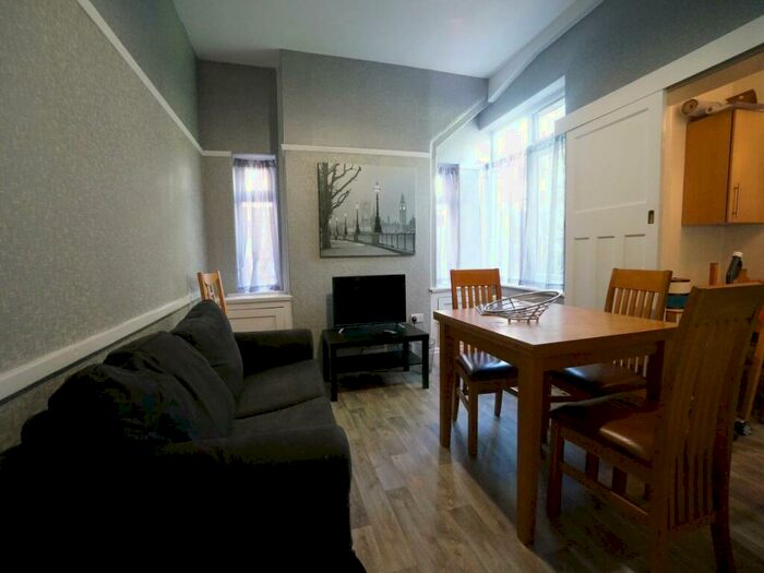 9 Bedroom House To Rent In Farrar Road, Bangor, Gwynedd, LL57