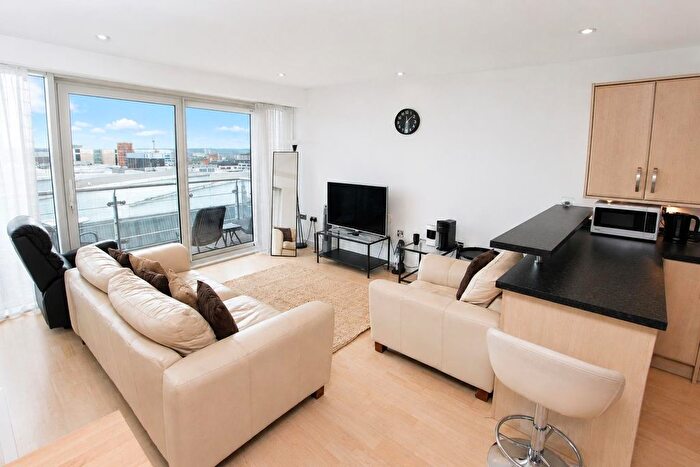 2 Bedroom Flat To Rent In Albion Street, Leeds, LS2