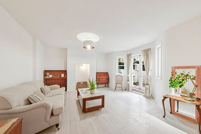 Terraced House To Rent In Pilgrims Lane, Hampstead, NW3