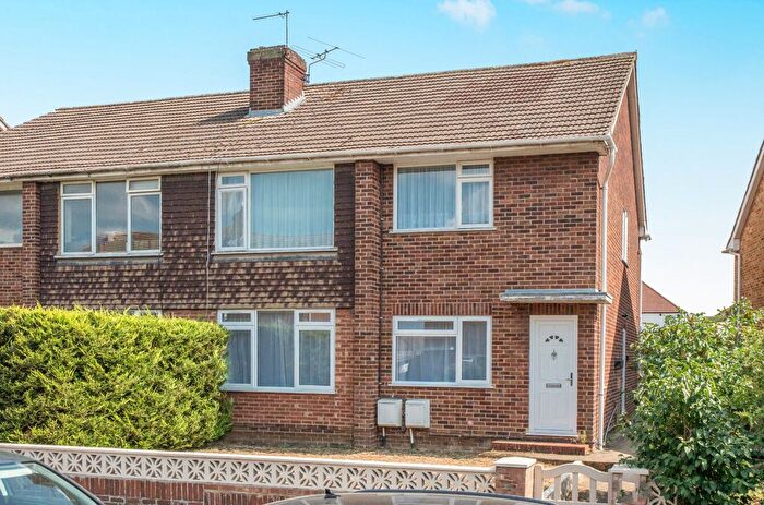 2 Bedroom Maisonette For Sale In Ivy Gardens, Mitcham, CR4