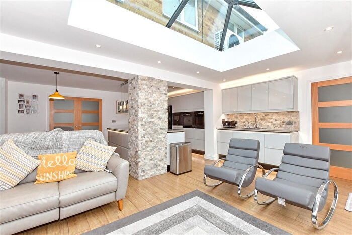 4 Bedroom Detached House For Sale In Harrier Close, Waterlooville, Hampshire, PO8