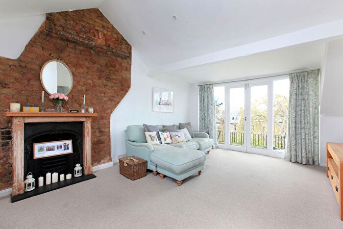 2 Bedroom Flat To Rent In Gauden Road, Clapham, SW4