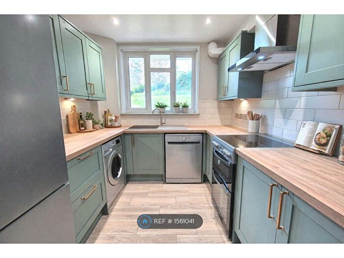 4 Bedroom Flat To Rent In Lindale, London, SW19