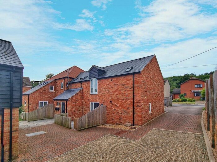 1 Bedroom Apartment For Sale In Cherry Mews, Maulden, Bedfordshire, MK45