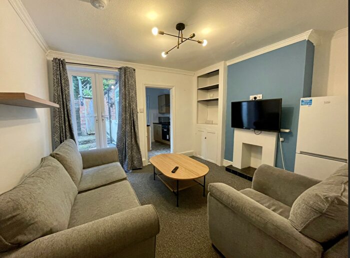 3 Bedroom Terraced House To Rent In Bed Student House // West End | Aug, LN1
