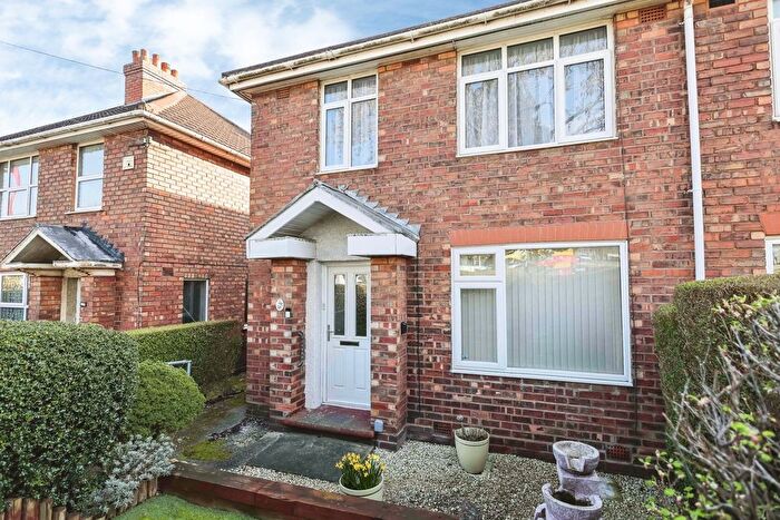 3 Bedroom Semi Detached House For Sale In Kingstanding Road, Birmingham, West Midlands, B44