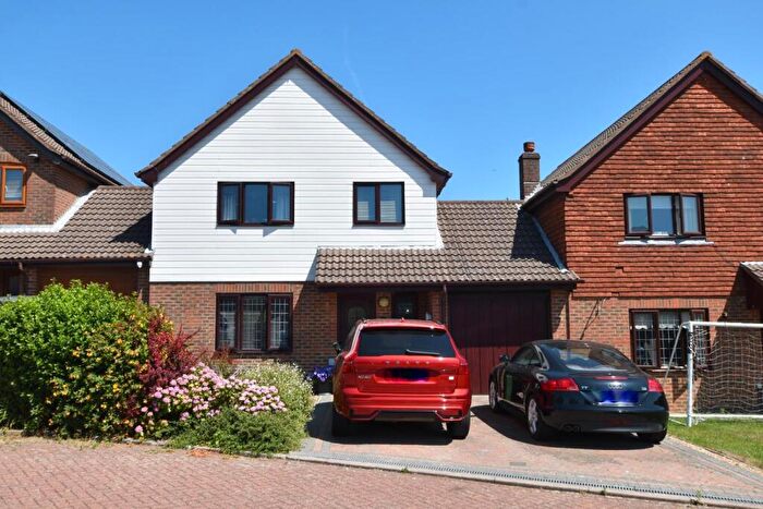 4 Bedroom Link Detached House For Sale In Milestone Close, Folkestone, CT19