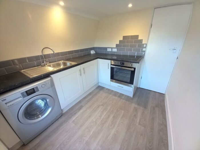 1 Bedroom Flat To Rent In Bow Road, Wateringbury, Kent, ME18