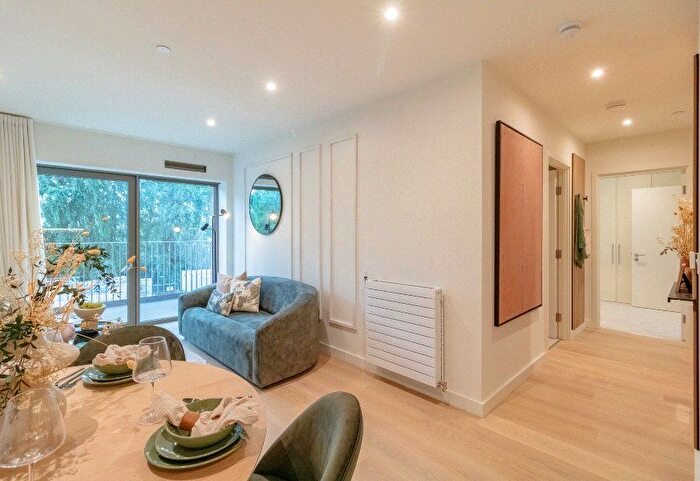 2 Bedroom Flat For Sale In Royal Crest Avenue, London, E16