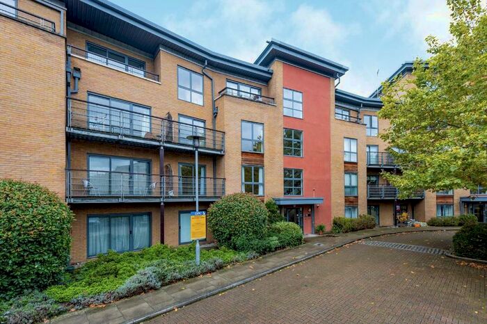 2 Bedroom Flat To Rent In Goldhawk Road, London, W6