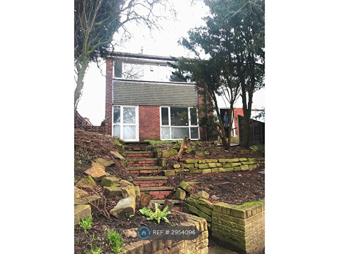 3 Bedroom End Of Terrace House To Rent In Chatsworth Street, Oldham, OL4