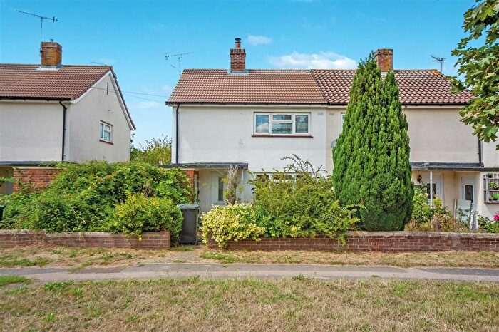 2 Bedroom Semi Detached House For Sale In Gainsborough Gardens, Tonbridge, TN10
