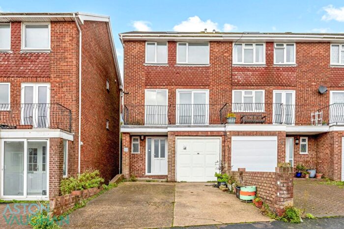 3 Bedroom Semi-Detached House To Rent In Slinfold Close, Brighton, BN2