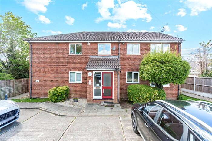 1 Bedroom Apartment For Sale In Park View Court, Haslemere Road, Wickford, Essex, SS11