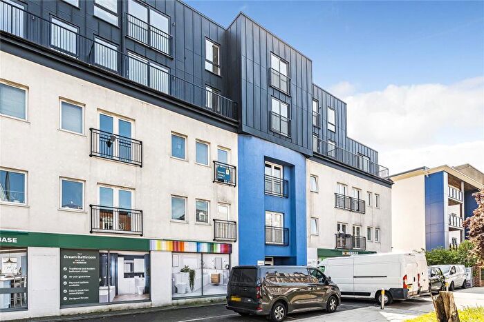 2 Bedroom Flat To Rent In Walton On Thames, KT12