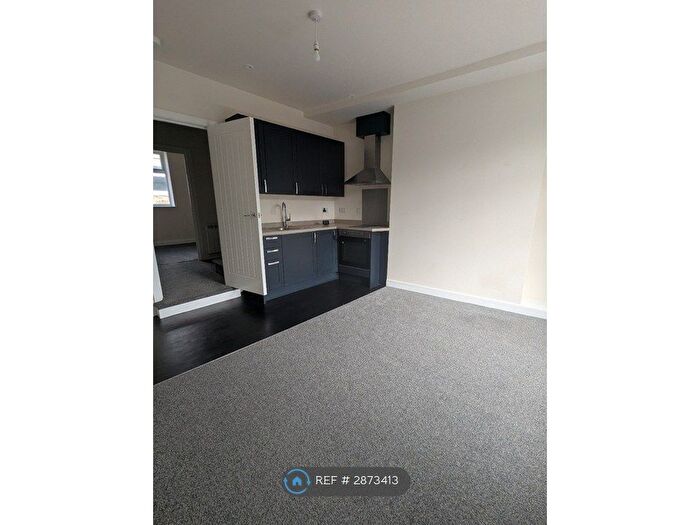 2 Bedroom Flat To Rent In South St, Keighley, BD21