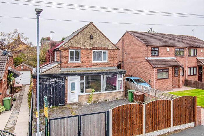 3 Bedroom Detached House For Sale In Cross Lane, Wakefield, WF2