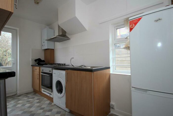 4 Bedroom House To Rent In Garden Way, Stonebridge, NW10