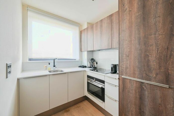 1 Bedroom Flat To Rent In Lockington Road, Battersea, SW8