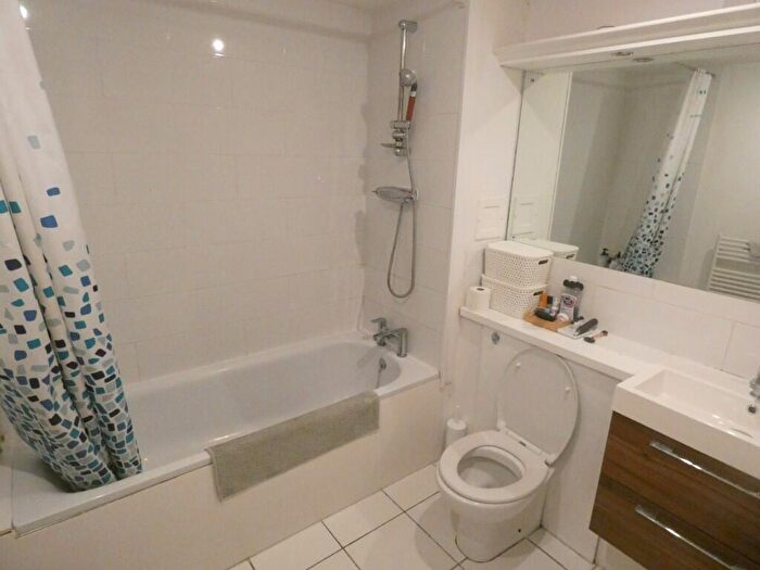 2 Bedroom Apartment To Rent In Pierhead Lock, Manchester Road, London, E14