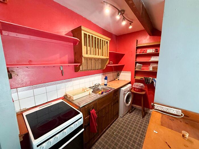 1 Bedroom Apartment For Sale In Main Road, Eastburn, BD20